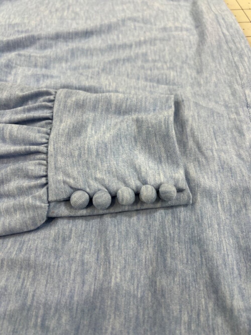 Ficerd Women’s Blue Long Sleeve Pleated Top XXL Lightweight Rayon Blend New - Picture 9 of 9